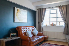 Beautifully Decorated Contemporary 2 Bedroom Flat